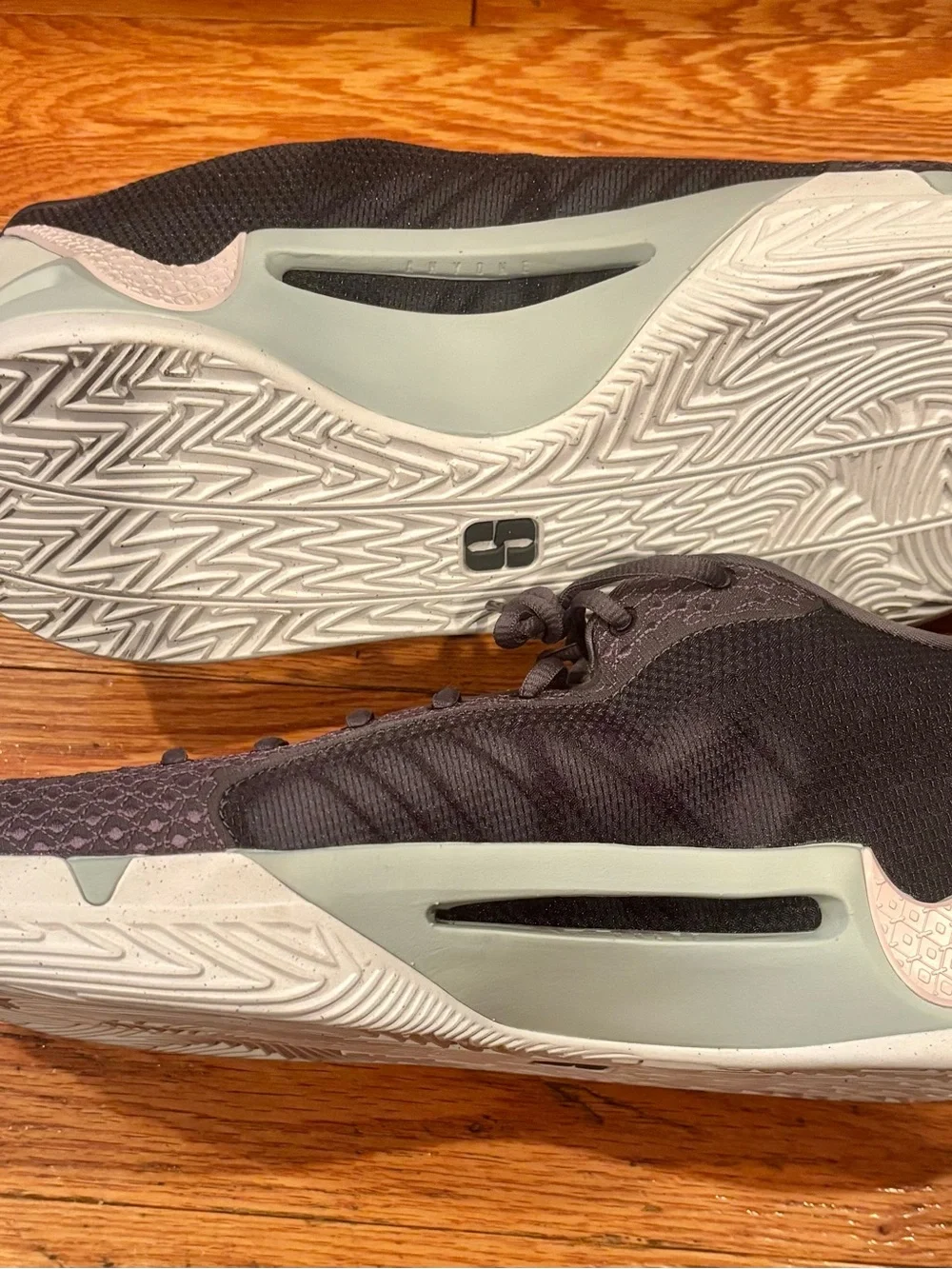 Nike Sabrina 1 Grey 